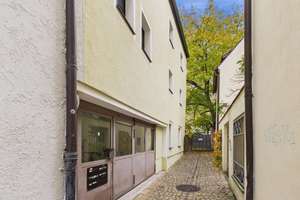 Charmante Dachgeschosswohnung in bester Altstadtlage in Regensburg zum Kauf! – Die vollständige Adresse der Immobilie erhältst du vom Anbieter., 93047 Innenstadt, Regensburg – Vorschaubild 11