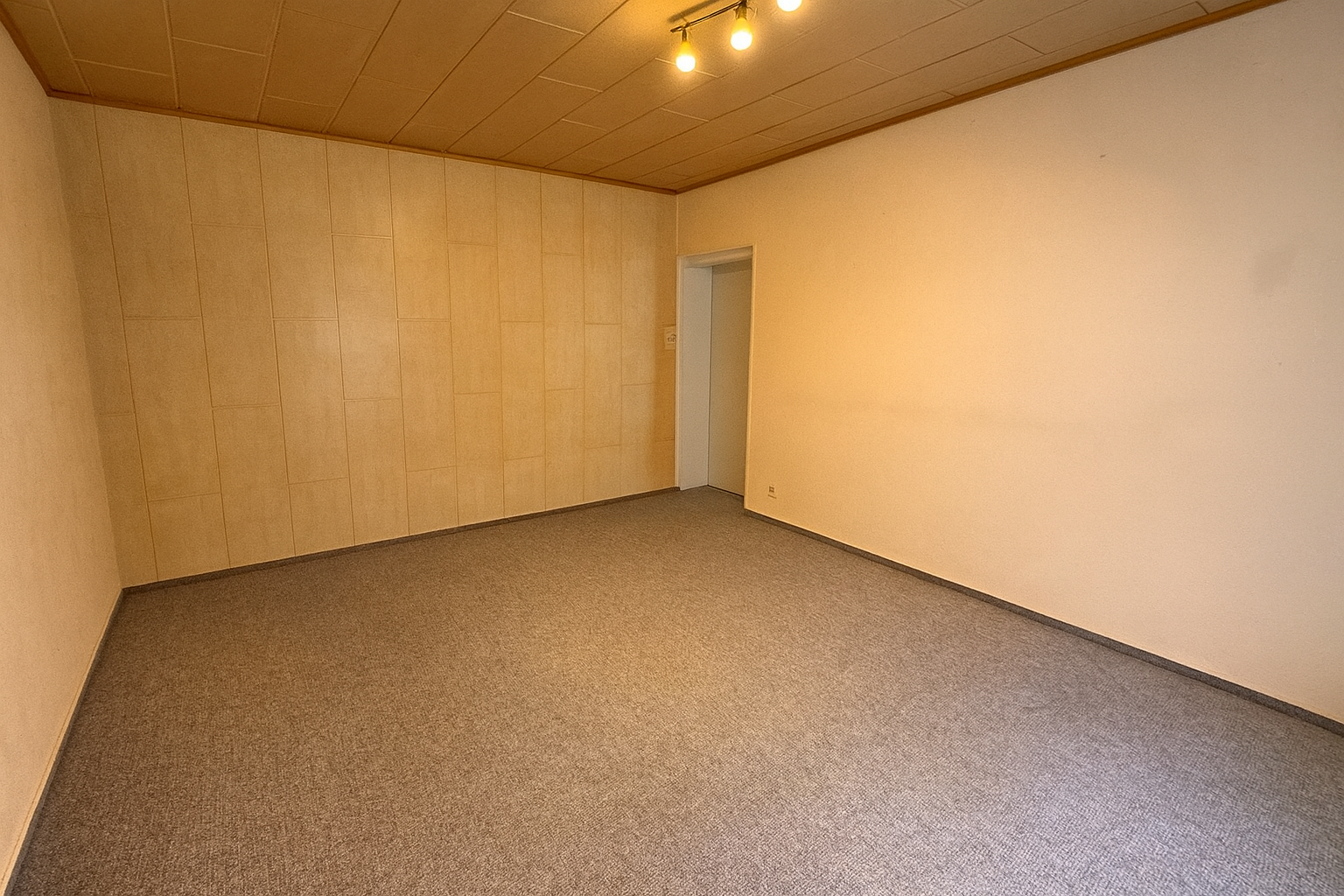 Immobilie in Tangerhütte - Doppelhaushälfte mit Auffahrt, Garage, Garten und Nebengelass - Bild 6