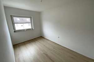 sofort einziehen und wohlfühlen! 3-Zimmer mit Balkon und Boden in Plettenberg Eschen – Auf dem Loh 10, 58840 Plettenberg – Vorschaubild 3