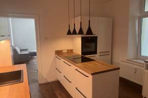 Möbliert: Charmante 3-Zimmer-Altbauwohnung mit Balkon in zentraler Münchner Lage