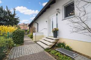 Die perfekte Balance: Urbanes Leben trifft auf private Ruheoase – Die vollständige Adresse der Immobilie erhältst du vom Anbieter., 91056 Alterlangen, Erlangen – Vorschaubild 2