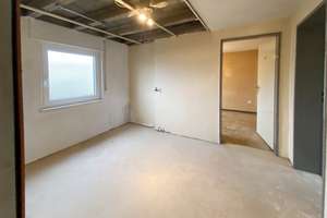 NBG-EIBACH: KOMPLETT SANIERUNGSBEDÜRFTIGES 2-FAMILIEN-REIHENMITTELHAUS OHNE GARAGE IN RUHIGER LAGE – Riedenburger Straße 39, 90451 Röthenbach Ost, Nürnberg – Vorschaubild 36