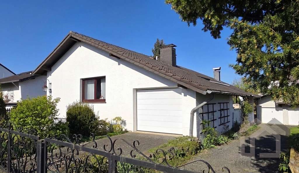 Immobilie in Rösrath - Familienidyll mit Mehrwert: Großzügiges Haus mit Einliegerwohnung in Rösrath-Forsbach - Bild 2