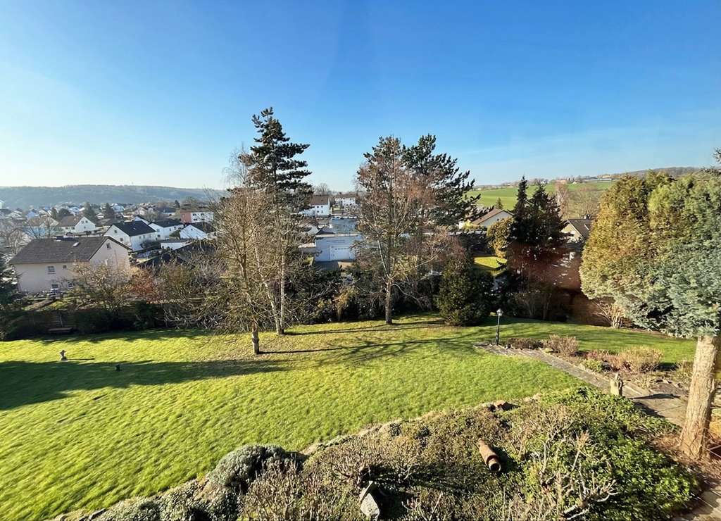 Immobilie in Hüttenberg - Sonnenverwöhntes Wohnen mit großzügigem Raumgefühl & Weitblick - Bild 2