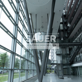 280 m² Bürofläche mit 10 Räumen und außergewöhnlichem Atrium in Adlershof! *3013*