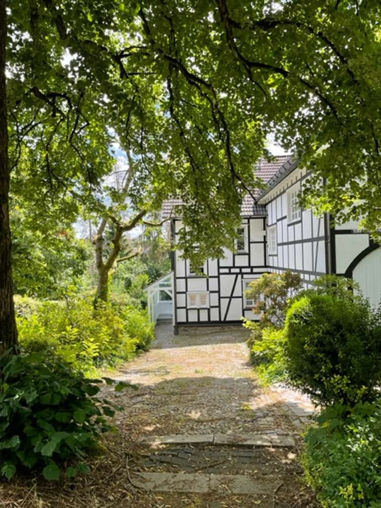 Immobilie in Waldbröl - Historisches Fachwerkhaus für Liebhaber zum Sonderpreis von € 390.000,- - Bild 2