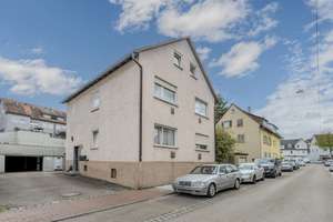 Handwerker aufgepasst: Sanierungsbedürftiges 3-Familienhaus in zentraler Lage