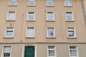 Sehr schöne Altbau-Wohnung mit Balkon