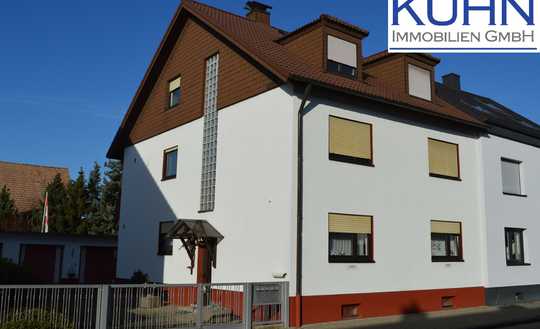 KA-Neureut: Dreifamilienhaus mit 4 Garagen und Garten in gepflegtem Zustand - 1 Einheit frei
