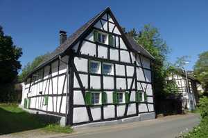 Umfangreich saniertes Fachwerkhaus/Bauernhaus mit kleiner Hofanlage Wohlfühlatmosphäre für Liebhaber – Euskirchen (Kreis) – Vorschaubild 1