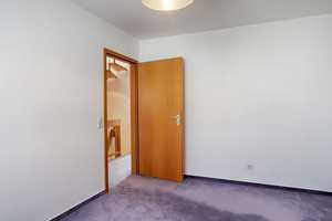 Modernes Reihenhaus mit Garten und Garage in ruhiger Lage – Reutlingen (Kreis) – Vorschaubild 13