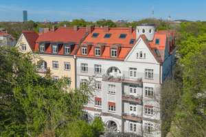 Nymphenburg: Jugendstil DG-Ausbau mit Dachterrasse