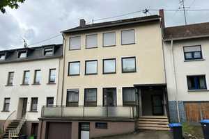 Beidseitig angebautes Mehrfamilienhaus mit großem Grundstück im Herzen von Püttlingen – Stadtverband Saarbrücken (Kreis) – Vorschaubild 1