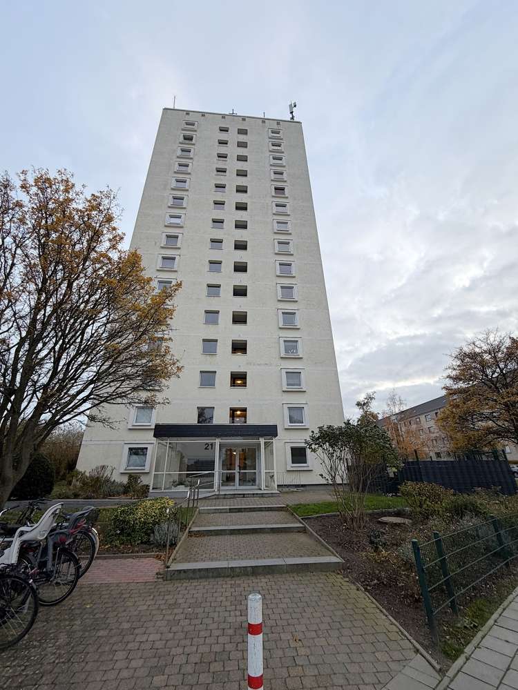 Helle 2-Zimmer-Wohnung mit Loggia in ruhiger Lage, Lübeck – Bild 1