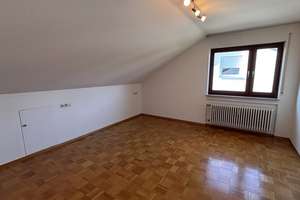 Ruhige 3-Zimmer-Wohnung mit Parkett, Einbauküche und französischem Balkon – Die vollständige Adresse der Immobilie erhältst du vom Anbieter., 72770 Ohmenhausen, Reutlingen – Vorschaubild 3