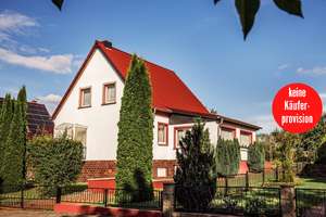 HORN IMMOBILIEN++ Burg Stargard, Einfamilienhaus mit Garage und geschlossener Veranda, Randlage – Die vollständige Adresse der Immobilie erhältst du vom Anbieter., 17094 Burg Stargard – Vorschaubild 1