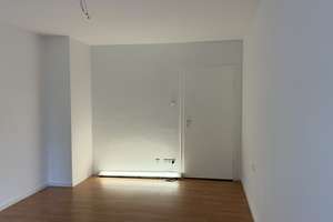 Helle 2-Zimmer-Wohnung mit großer Wohnküche, Südbalkon und modernisiertem Bad am Schwabinger Tor – 80804 Münchner Freiheit, München – Vorschaubild 4