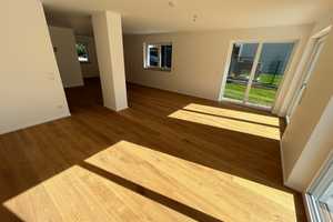 Exklusive Doppelhaushälfte mit schönem Garten, Alu-Carport und Grundwasser-Wärmepumpe – Wiesenweg 1, 85434 Erding (Kreis) – Vorschaubild 11