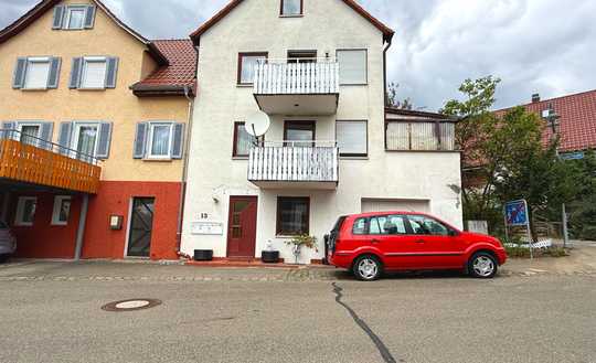 Vermietetes 3-Familienhaus mit zwei Balkonen, Terrasse & Garage – ruhig gelegen in Großbettlingen