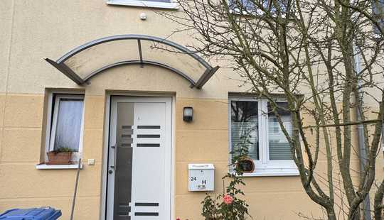 Bild von Reihenmittelhaus in Rödermark mit Carport