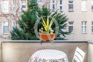 VIDEO: Altbaucharme nahe Ku´damm - Holzdielen, hohe Decken & Balkon – Berlin – Vorschaubild 14