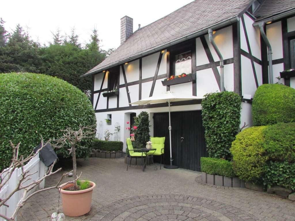 Immobilie in Großseifen - Außergewöhnliches Künstlerhaus mit liebevoll gestaltetem Garten – nahe Bad Marienberg - Bild 4