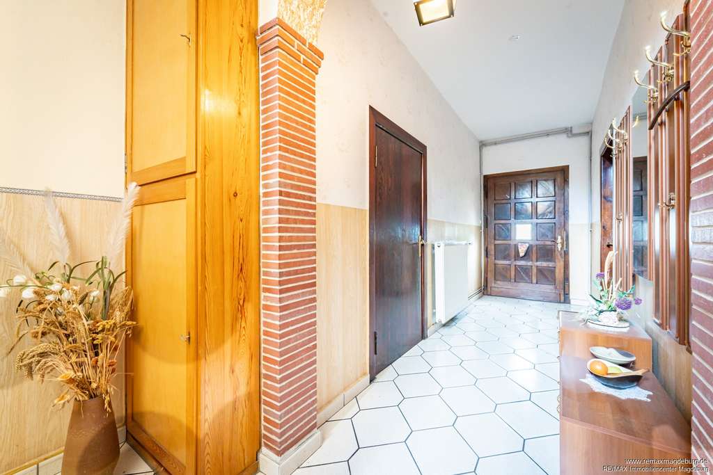 Immobilie in Genthin - Viel Platz für Familie & Hobbys – EFH-Villa mit Scheune, Garagen und großem Grundstück - Bild 3