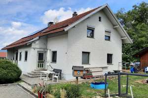 Bei Thyrnau - Zweifamilienhaus mit 10 KW PV-Anlage für nur € 365.000,-- – Die vollständige Adresse der Immobilie erhältst du vom Anbieter., 94136 Thyrnau – Vorschaubild 1