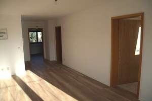 Helle 2-Zimmer Wohnung mit Laminat/ Balkon und PKW-Stellplatz zu verkaufen!! – Limbacher Straße 32, 9247 Röhrsdorf, Chemnitz – Vorschaubild 7