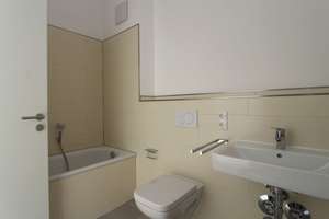 ** Helle 4 Zimmer im Dachgeschoss * offene Küche mit EBK * 2 Bäder * Loggia! – Beckerstraße 3, 4179 Neulindenau, Leipzig – Vorschaubild 14