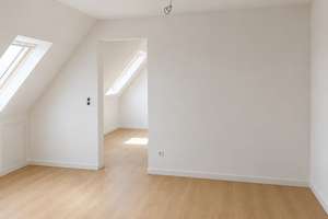 Erstbezug nach Kernsanierung – Helle 3-Zimmer-Dachgeschosswohnung in Stuttgart-Möhringen