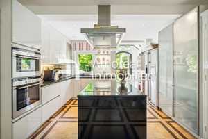 Hamburg - Wohldorf-Ohlstedt | Ein Ort zum Ankommen – charmante Landhausvilla mit Herz und Garten – Hamburg – Vorschaubild 1