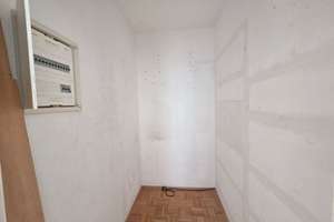 Geräumig & Leerstehend | 4 Zi.-Dachgeschoss-Wohnung+Dachterrasse | ruhiger Lage Enkheim nähe U-Bahn – 60388 Bergen-Enkheim, Frankfurt am Main – Vorschaubild 13