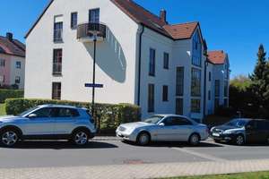 Attraktive 2,5-Zimmer-Dachgeschosswohnung, Loggia plus Balkon, TG-Stellplatz, frei, ohne Provision