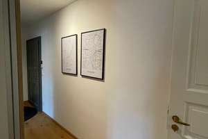 Stilvolles Wohnen über den Dächern: Exklusive 3-Zimmer-DG-Wohnung bezugsfertig möbliert gegen Ablöse – St.-Bonifatius-Str. 1, 81541 Obergiesing, München – Vorschaubild 4