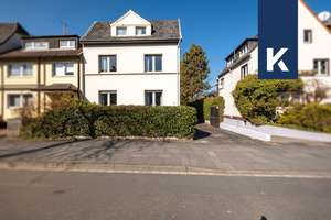 Einfamilienhaus mit Doppelgarage auf großem Grundstück