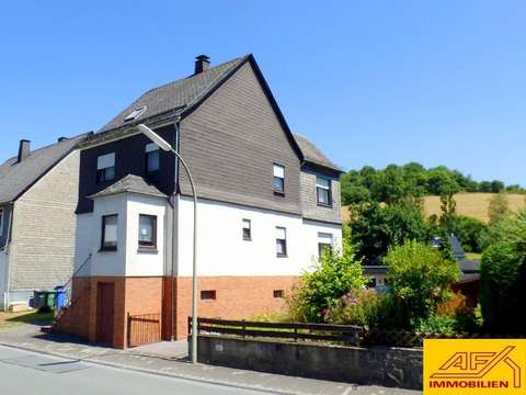 Großes Haus mit Doppelgarage und Wintergarten Großes Haus mit Doppelgarage und Wintergarten