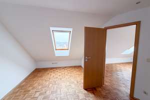 Komfortable 5-Zi-Wohnung über 2 Etagen mit Balkon, Wohnküche und 2 Bädern – Blankenauer Straße 9, 9113 Schloßchemnitz, Chemnitz – Vorschaubild 23