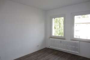 Ihr neues Zuhause: renovierte 4,5-Zimmer-Wohnung – Pfeifferstr. 3, 45309 Schonnebeck, Essen – Vorschaubild 2