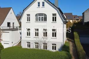 Exklusives Juwel: Modernisiertes Herrenhaus mit Garten und Charme in Wermelskirchen – Luxus triff... – Die vollständige Adresse der Immobilie erhältst du vom Anbieter., 42929 Wermelskirchen – Vorschaubild 1