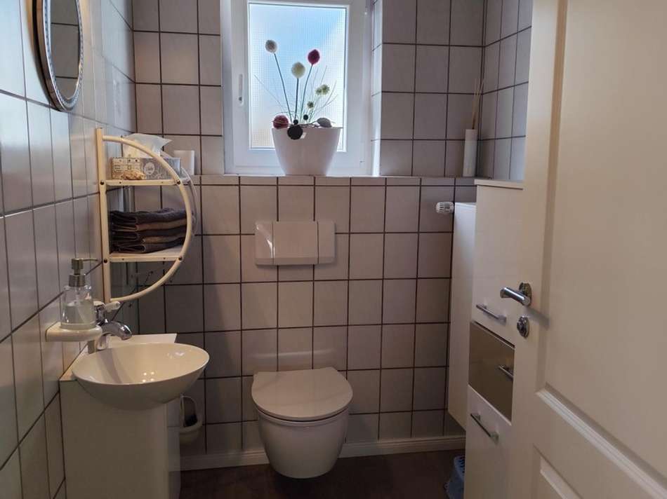 Gäste-WC mit Fenster