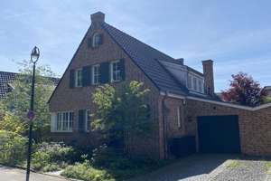 Geräumige lichtdurchflutete Villa mit hochwertiger Innenausstattung und großem Potenzial – Die vollständige Adresse der Immobilie erhältst du vom Anbieter., 40489 Kaiserswerth, Düsseldorf – Vorschaubild 2