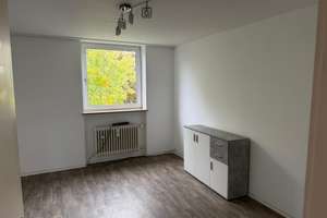 Teilmöblierte, Helle 3-Zimmer Wohnung mit Balkon im 4. OG in München-Am Hart – Paracelsusstraße 22, 80939 Am Hart, München – Vorschaubild 6