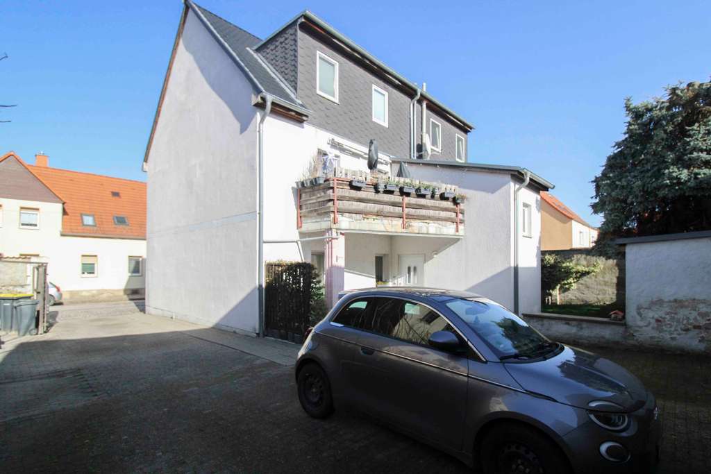 Immobilie in Staßfurt - Voll vermietetes 4-Parteienhaus mit Balkonen, Terrassen und Stellplätzen - Bild 3