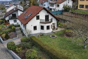 Einfamilienhaus mit 5 Zimmern, großem Garten, Terrasse, Balkon & Garage in ruhiger Lage in Kuhbach – Giesen 12, 77933 Lahr/Schwarzwald – Vorschaubild 1