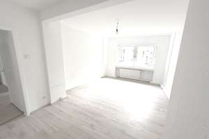 Helle, voll-sanierte 3,0 Zimmer-Wohnung