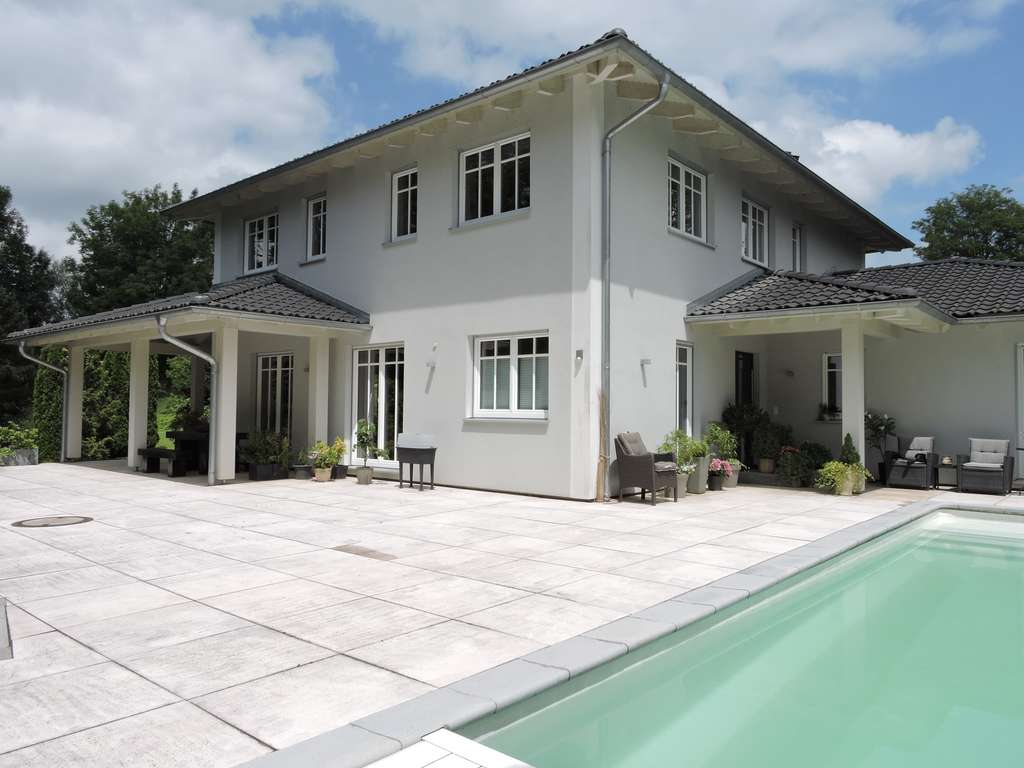 Immobilie in Pastetten - FAMILIENVILLA mit POOL und großer Doppelgarage in ländlicher Lage - 7 km östlich von Markt Schwaben - Bild 2