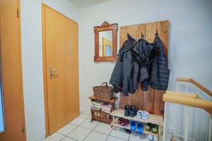 Attraktives Einfamilien-Reiheneckhaus in moderner Split-Level-Bauweise  – Die vollständige Adresse der Immobilie erhältst du vom Anbieter., 72555 Metzingen – Vorschaubild 4