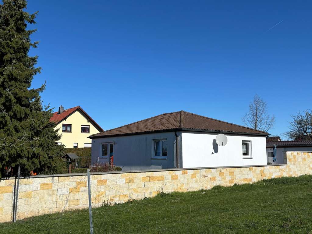 Immobilie in Beilrode - Bungalow in grüner und ruhiger Siedlungslage !! - Bild 0