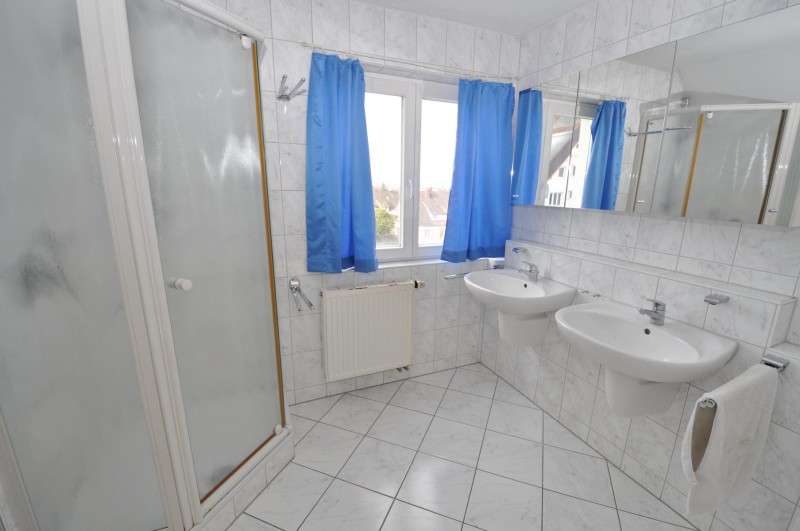 Immobilie in Bodman-Ludwigshafen - Großzügiges Einfamilienhaus mit Indoor-Pool und schönem Garten in Bodman - Teilseesicht - frei  - Bild 11